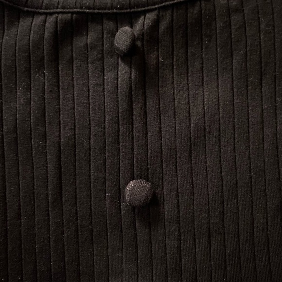 Black longsleeve belted top, nonfunctional buttons - Picture 4 of 6